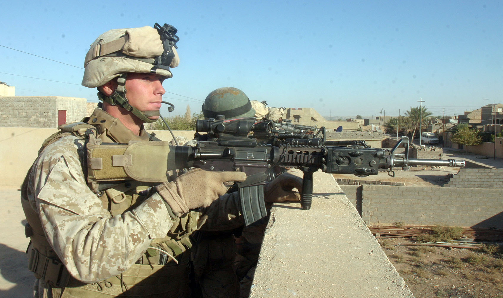 marines-on-rooftop Морская пехота США теряет опытных ветеранов